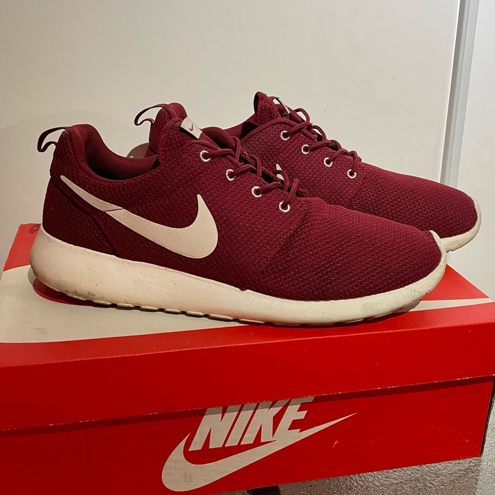 Nike Roshe (Size 11)